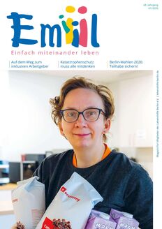 EMIL-Titel zeigt eine Frau mit Kaffee- und Milchtüten im Arm (Foto: Dennis Lenz)