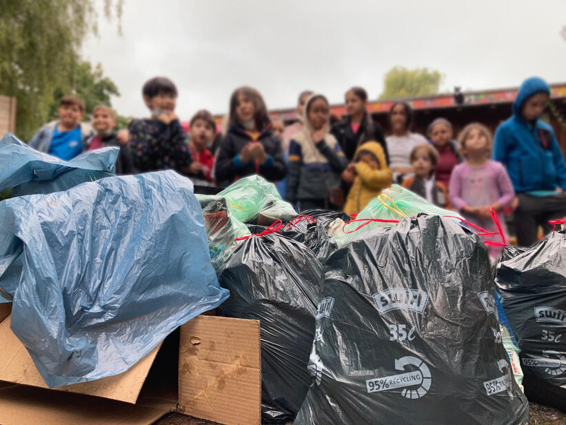 An World Clean Up Day sammeln alle so viel Müll wie möglich