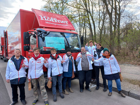 Das Freiwilligenteam beim Einsatz beim Berliner Halbmarathon im April 2022