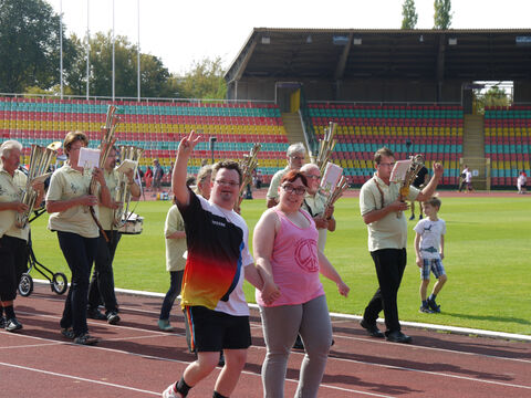 Zwei Klienten bei der Einlaufrunde beim SCL Sportfest