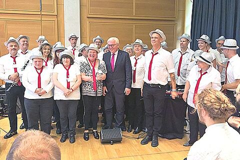 Nogat-Singers mit Bundespräsident Walter Steinmeier (Foto: Eugen Kuhn)