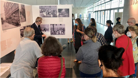 Inklusive Führung in der Dauerausstellung der Topographie des Terrors