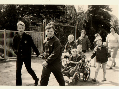 Kinder mit Behinderung in den 1960iger jahren (Foto: Archiv Lebenshilfe Berlin)