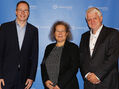 v.l.: Dennis Buchner, Präsident des Abgeordnetenhauses von Berlin; Ivonne Kanter, 2. Vorsitzende Lebenshilfe Berlin e.V.; Ludger Gröting, 1. Vorsitzender