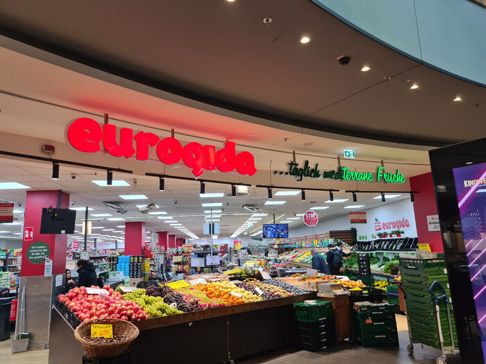 Gruppe 1: Als Barrierechecker:innen sind wir das erste Mal in Aktion.