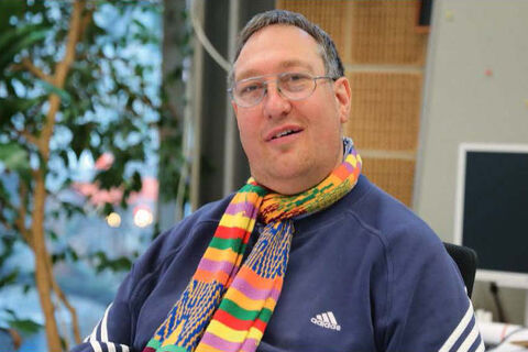 Christian Specht an seinem Arbeitsplatz bei der taz (Foto: Christiane Weidner)
